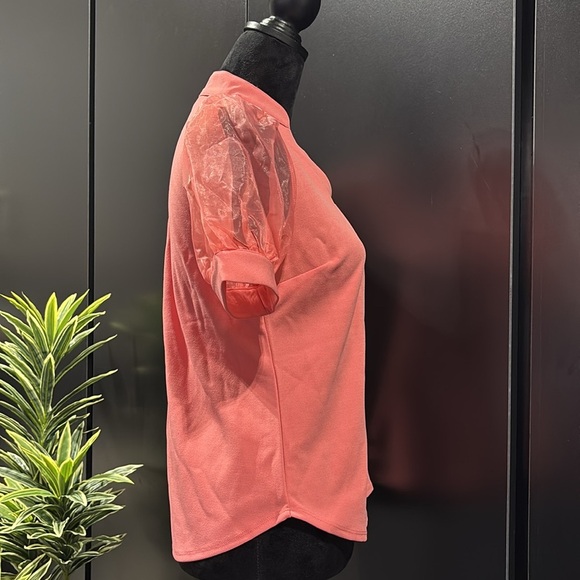 7th Ave. NY&Co. Puff/Sheer Short sleeve, mandarin collar V-neck,graduated front - Picture 6 of 10